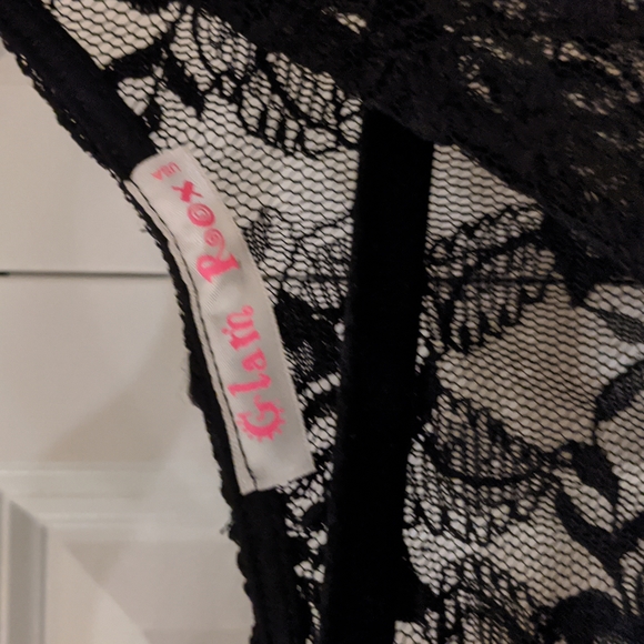 Glam rox black lace top - Picture 3 of 4